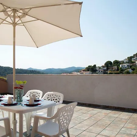 Family בית נופש טוסה דה מאר